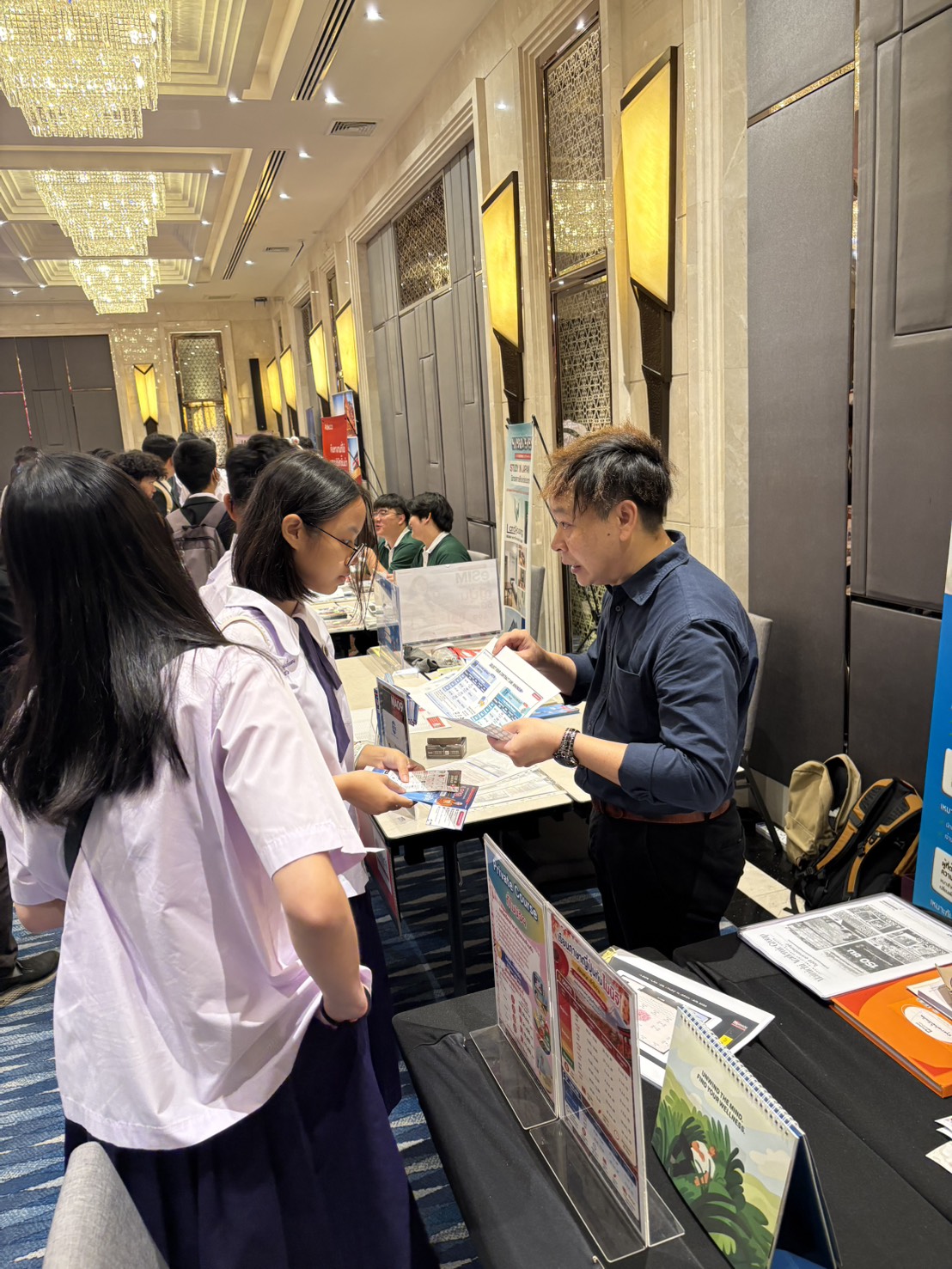 ผู้เข้าร่วมงาน Study in Japan Fair 2026 สอบถามข้อมูลเกี่ยวกับการศึกษาต่อประเทศญี่ปุ่น
